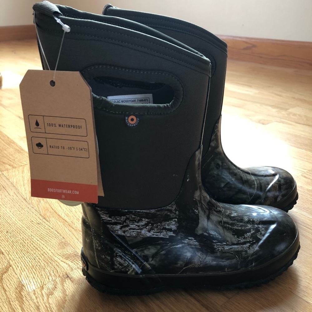 NEW BOGS Mossy Oak Youth size 3
